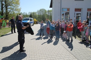 Zawód Policjant – praktyczne zajęcia z dziećmi