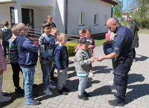 Zawód Policjant – praktyczne zajęcia z dziećmi