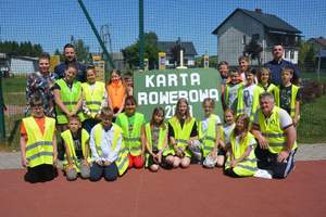 uczestnicy karty rowerowej  i policjanci