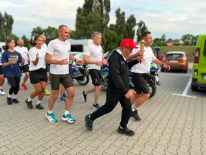 uczestnicy biegu